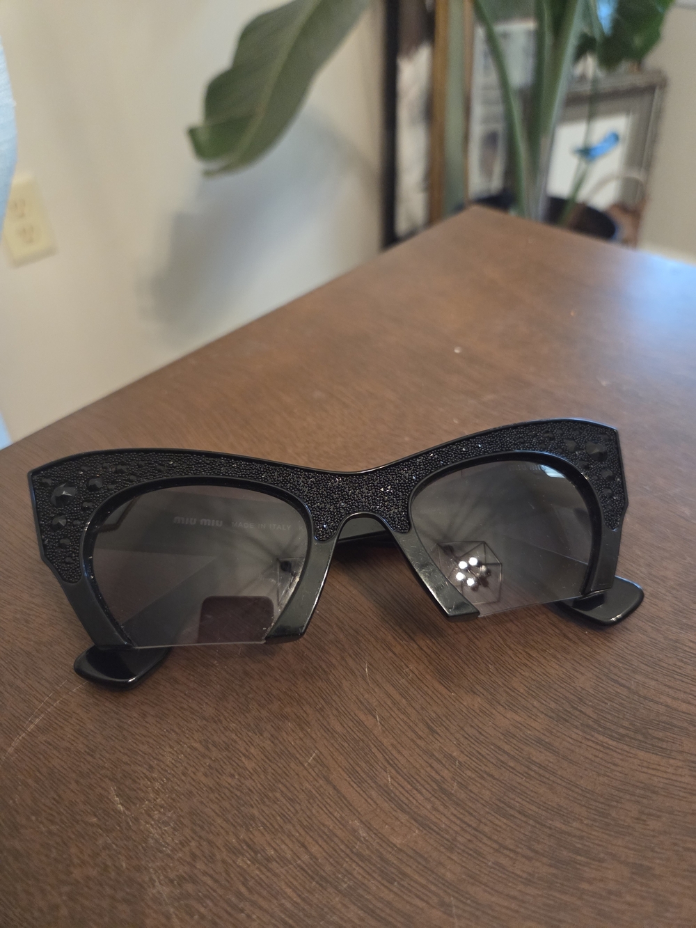 Black Glitter Cat-Eye Sunglasses - Women's Fashion Accessory